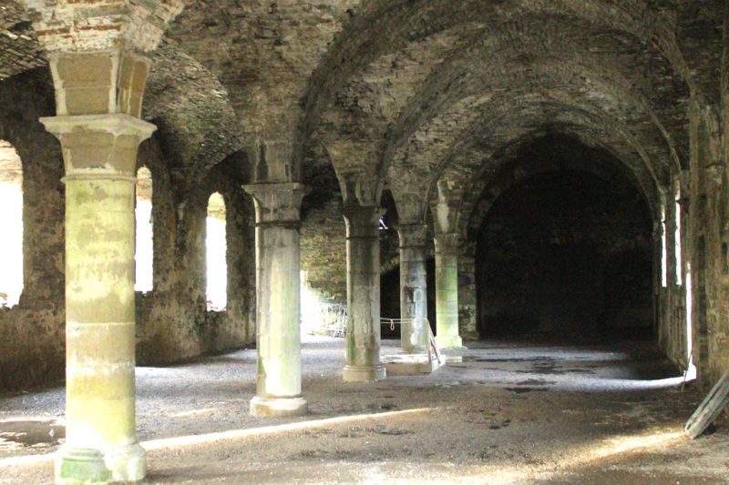 Interieur werkplaatsen ruïnes abdij Villers-la-Ville