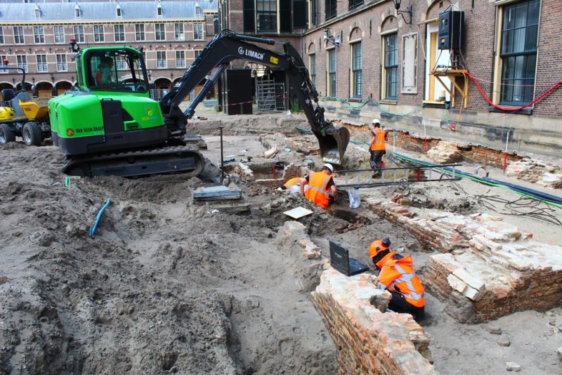 Archeologisch onderzoek bij Hofkapel Binnenhof Stadswandeling in Den Haag