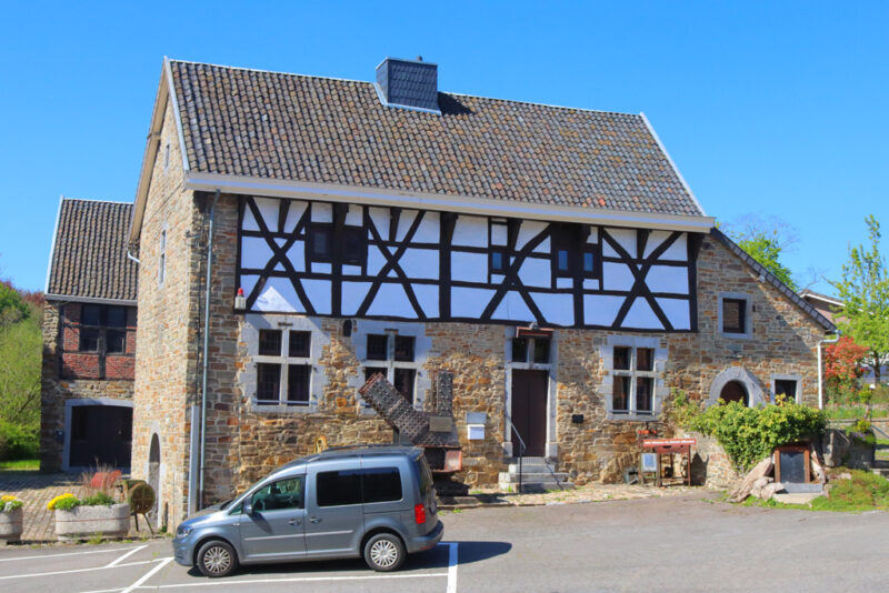 Moresnet Huis van de Streekeigenheid Wandeling zinkviooltjes en daslook
